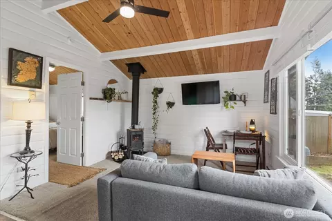 Living - 6031 Lowell Rd, Everett, WA 98203 photo 1 of 3