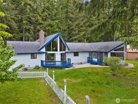 4307 Boston Harbor Rd NE, Olympia, WA 98506
