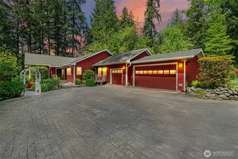13835 Manzanita Rd NE, Bainbridge Island, WA 98110