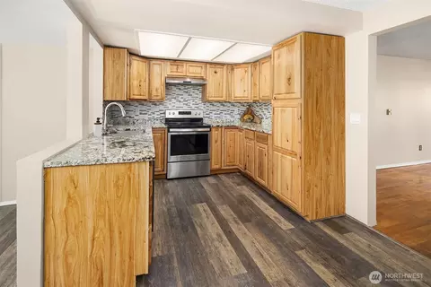 Kitchen - 226 216th St SW, Bothell, WA 98021 photo 2 of 2