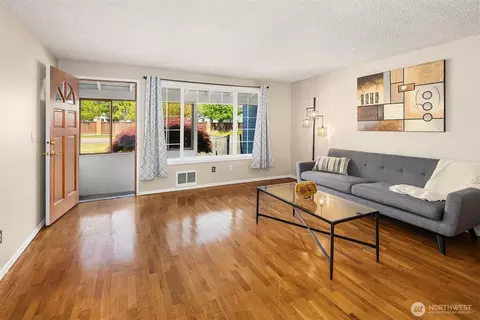 Living - 226 216th St SW, Bothell, WA 98021 photo 2 of 5