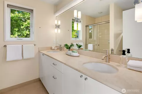 Bath - 205 27th Ave E #C, Seattle, WA 98112 photo 3 of 4
