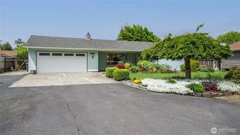 1305 Greenwood Ln, Centralia, WA 98531