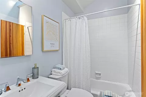Bath - 2122 E Pine St, Seattle, WA 98122 photo 1 of 2