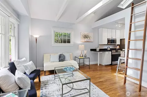 Living - 2122 E Pine St, Seattle, WA 98122 photo 1 of 3