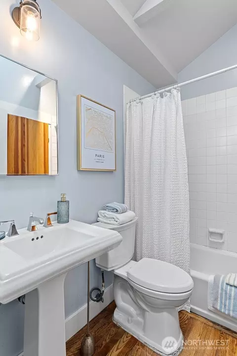 Bath - 2122 E Pine St, Seattle, WA 98122 photo 2 of 2