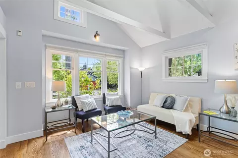 Living - 2122 E Pine St, Seattle, WA 98122 photo 2 of 3