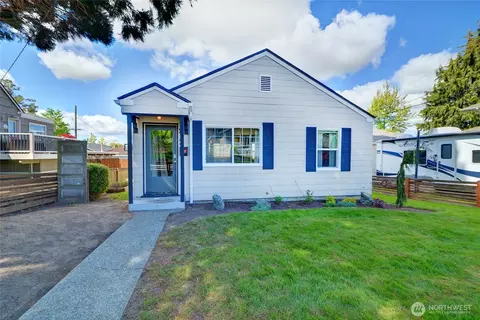 213 N 8th St, Mount Vernon, WA 98273