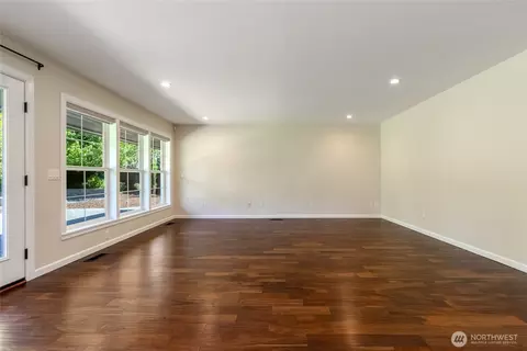 Living - 1224 Studebaker Pl, Walla Walla, WA 99362 photo 3 of 5