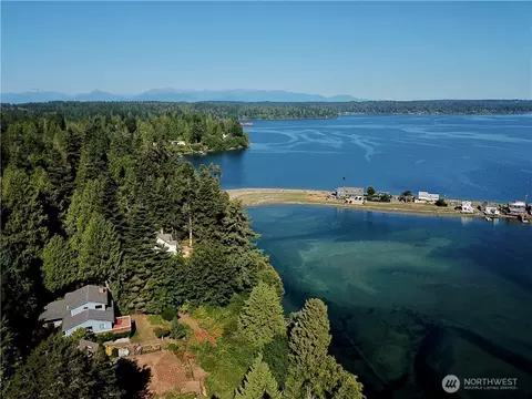 10166 NE Lafayette Ave, Bainbridge Island, WA 98110