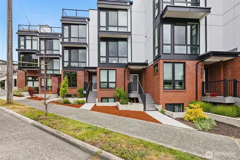 7906 Green Lake Dr N, Seattle, WA 98103