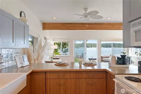Kitchen - 7610 E Grapeview Loop Rd, Allyn, WA 98524 photo 1 of 2