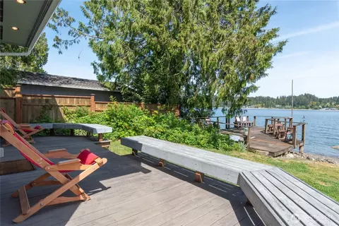 Exterior - 7610 E Grapeview Loop Rd, Allyn, WA 98524 photo 7 of 10