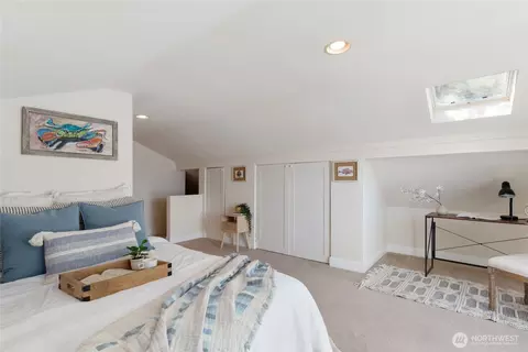 Bedroom - 7610 E Grapeview Loop Rd, Allyn, WA 98524 photo 3 of 4