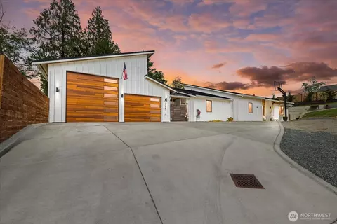 24027 Dolphin Ln, Mount Vernon, WA 98274