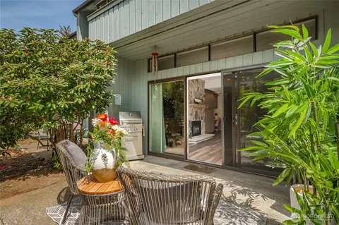 7806 Birch Bay Dr #301, Blaine, WA 98230