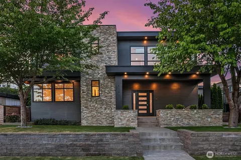 514 8th Ave, Kirkland, WA 98033