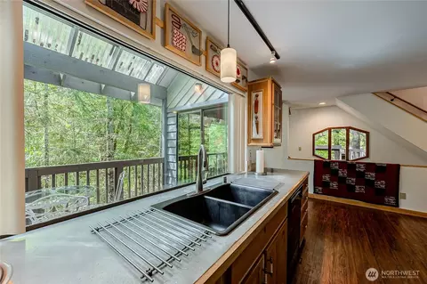 Kitchen - 352 Craig Rd, Packwood, WA 98361 photo 5 of 6