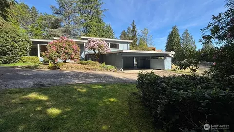 7920 NE 32nd St, Medina, WA 98039