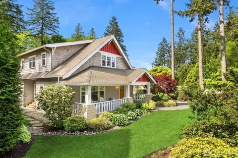 647 NW Janelle Pl, Bainbridge Island, WA 98110