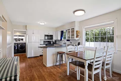 Kitchen - 8429 Nooksack Rd, Everson, WA 98247 photo 3 of 4