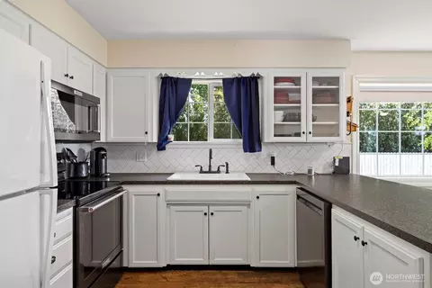 Kitchen - 8429 Nooksack Rd, Everson, WA 98247 photo 4 of 4