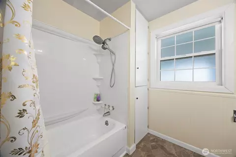 Bath - 8429 Nooksack Rd, Everson, WA 98247 photo 2 of 2