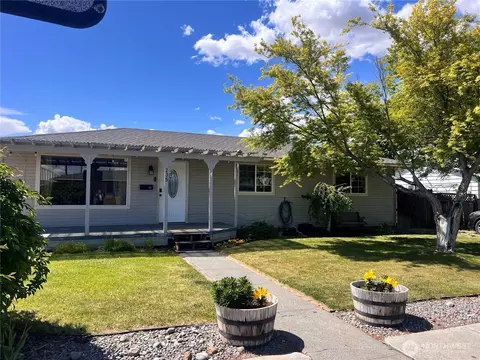 235 Ivy St NE, Ephrata, WA 98823