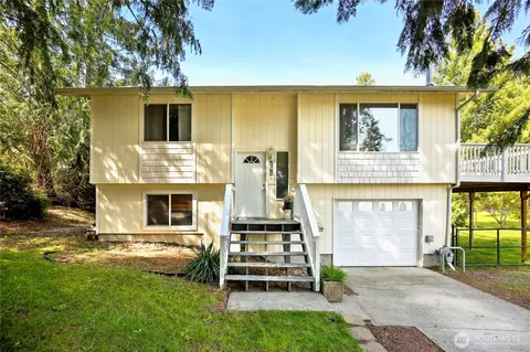868 California Ave E, Port Orchard, WA 98366