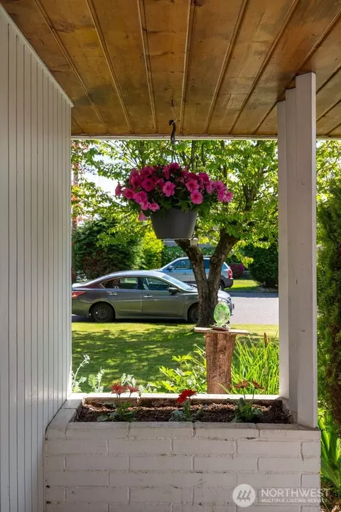 Exterior - 8702 4th Pl SE, Everett, WA 98208 photo 9 of 11