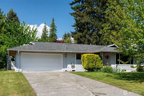 Exterior - 8702 4th Pl SE, Everett, WA 98208 photo 3 of 11