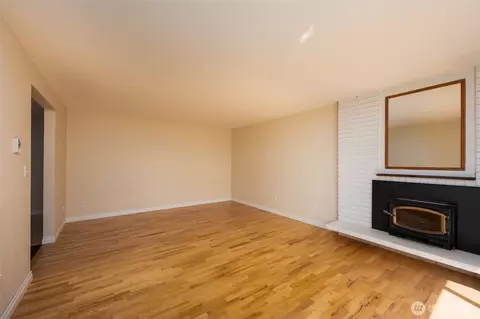 Living - 8702 4th Pl SE, Everett, WA 98208 photo 2 of 3