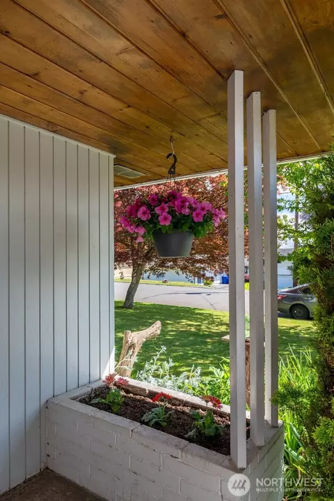 Exterior - 8702 4th Pl SE, Everett, WA 98208 photo 8 of 11