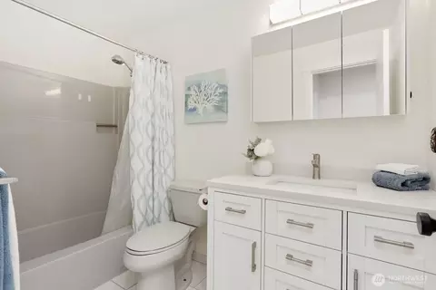 Bath - 4525 244th St SE, Bothell, WA 98021 photo 4 of 4