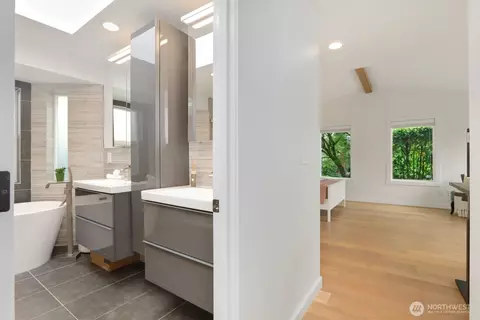 Bath - 4525 244th St SE, Bothell, WA 98021 photo 1 of 4