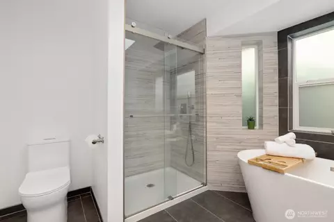 Bath - 4525 244th St SE, Bothell, WA 98021 photo 3 of 4