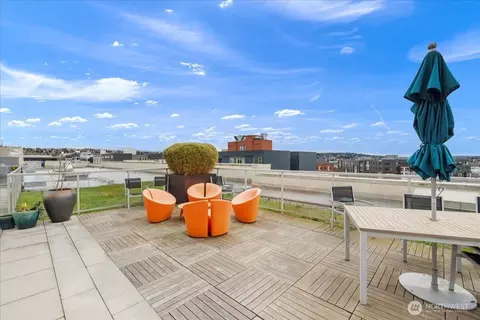 1760 NW 56th St #221, Seattle, WA 98107