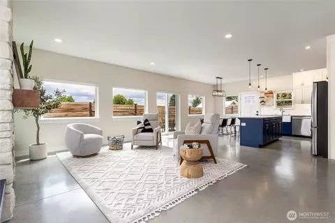 Living - 2136 Solara Ln, Walla Walla, WA 99362 photo 1 of 3