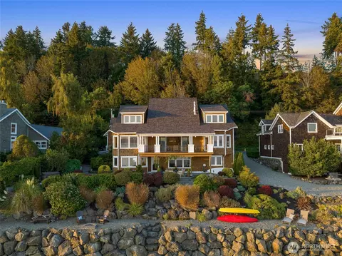 9975 NE South Beach Dr, Bainbridge Island, WA 98110