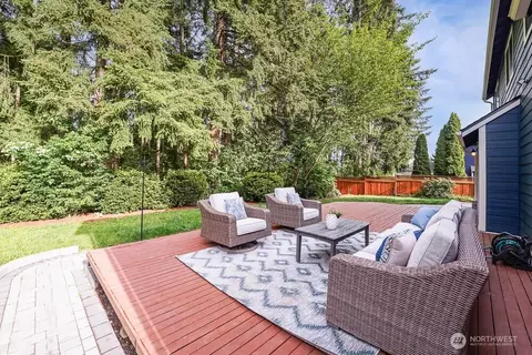 Exterior - 19621 10th Dr SE, Bothell, WA 98012 photo 4 of 8