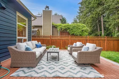 Exterior - 19621 10th Dr SE, Bothell, WA 98012 photo 5 of 8