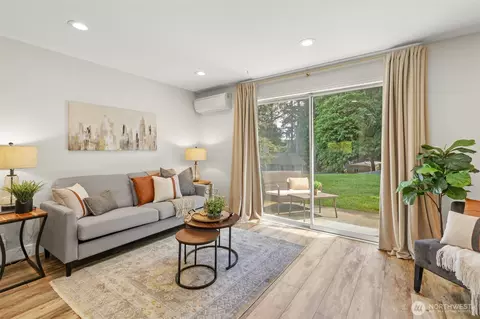 Living - 1526 192nd St SE #Q3, Bothell, WA 98012 photo 1 of 2