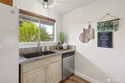 Kitchen - 1526 192nd St SE #Q3, Bothell, WA 98012 photo 2 of 2