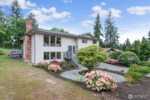 Exterior - 22032 3rd Pl W, Bothell, WA 98021 photo 3 of 5