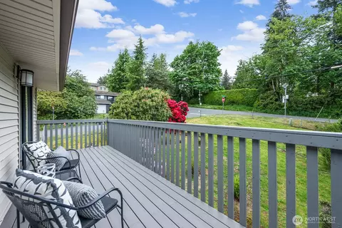 Exterior - 22032 3rd Pl W, Bothell, WA 98021 photo 4 of 5
