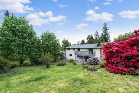 Exterior - 22032 3rd Pl W, Bothell, WA 98021 photo 2 of 5