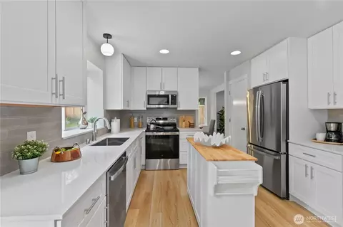 Kitchen - 13507 14th Dr SE, Mill Creek, WA 98012 photo 2 of 4