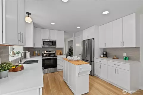 Kitchen - 13507 14th Dr SE, Mill Creek, WA 98012 photo 3 of 4