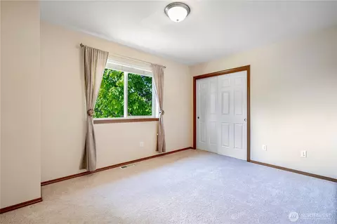 Bedroom - 14611 46th Ave SE, Bothell, WA 98012 photo 3 of 4