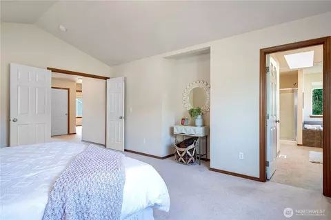 Bedroom - 14611 46th Ave SE, Bothell, WA 98012 photo 2 of 4
